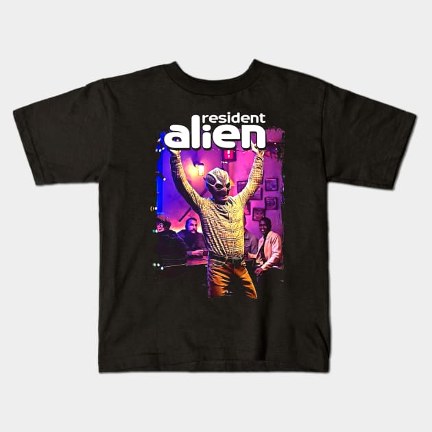 resident alien vintage Kids T-Shirt by ernestbrooks